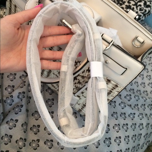 Brand new Michael Kors Purse and wallet set - Picture 5 of 8